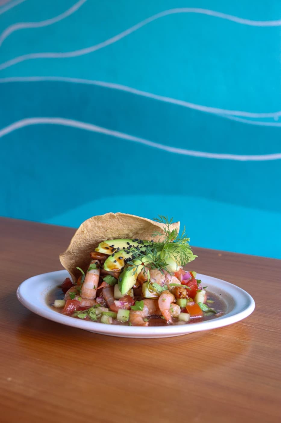 Tostada de ceviche de camarón fresco, mariscos en Huatulco